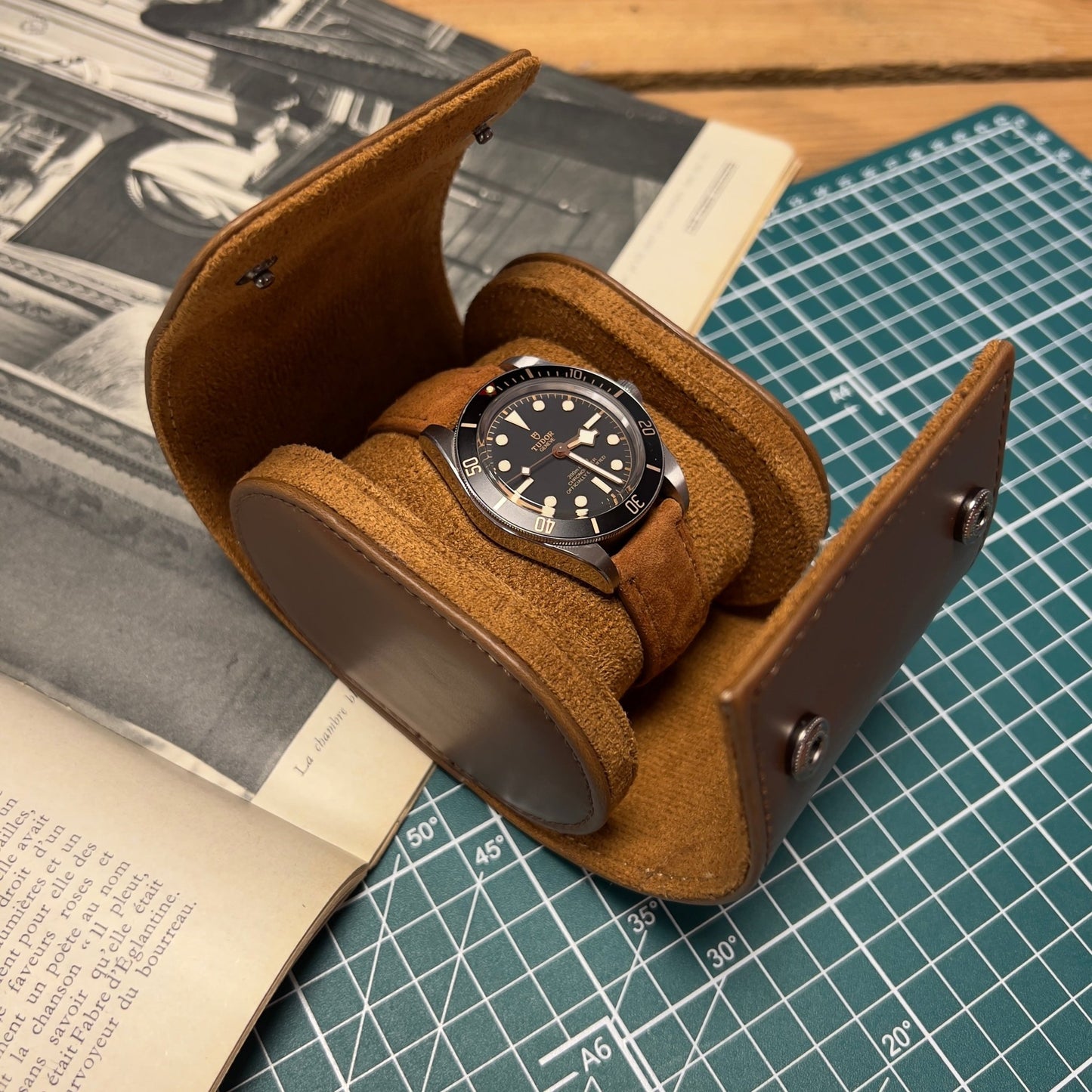 BOÎTE À MONTRES EN BOIS